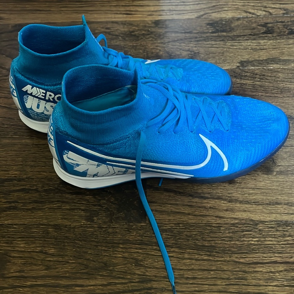Nike flyknit shoes. Pretty blue and white.